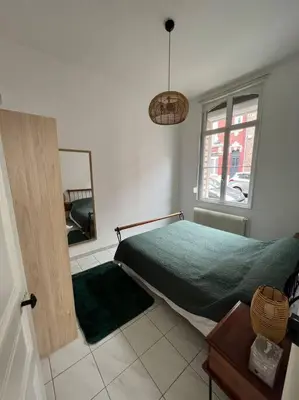 Un ou plusieurs lits dans un hébergement de l'établissement Belle maison quartier Henriville, proche centre