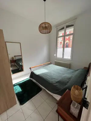 Un ou plusieurs lits dans un hébergement de l'établissement Belle maison quartier Henriville, proche centre