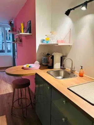Cuisine ou kitchenette dans l'établissement Barbapappart - Un studio coloré dans le centre de Rouen