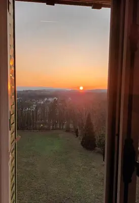 Lever ou coucher de soleil vu de la maison d'hôtes ou à proximité
