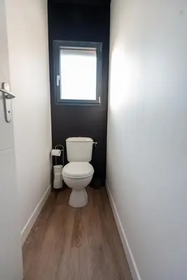 Salle de bains dans l'établissement Le Nichoir du Marais - écolodge