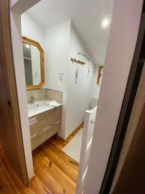Salle de bains dans l'établissement Aux grès des moisonettes