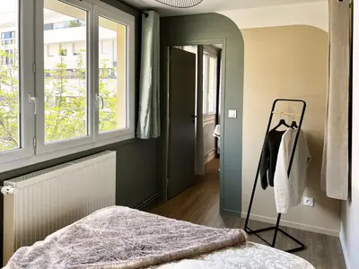 Un ou plusieurs lits dans un hébergement de l'établissement L'Arc-en-Ciel Scandinave - Séjour unique et design au cœur de Rouen