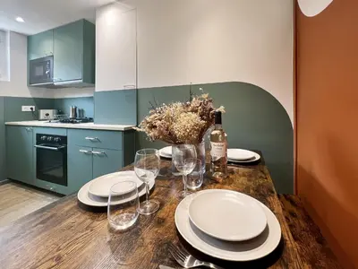 Cuisine ou kitchenette dans l'établissement L'Arc-en-Ciel Scandinave - Séjour unique et design au cœur de Rouen