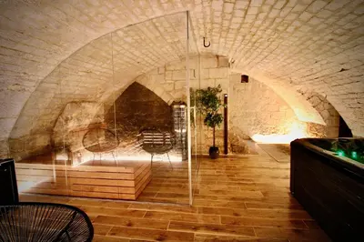 Coin salon dans l'établissement Spa Gaalor***** - Jacuzzi & Sauna à Rouen