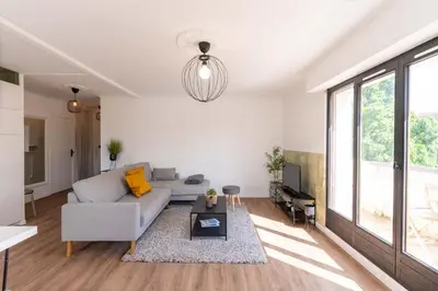 Coin salon dans l'établissement ABONDANCE - Logement urbain, lumineux et design pour 4 pers