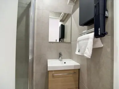 Salle de bains dans l'établissement Rouen Hypercentre - Le relais des Amis
