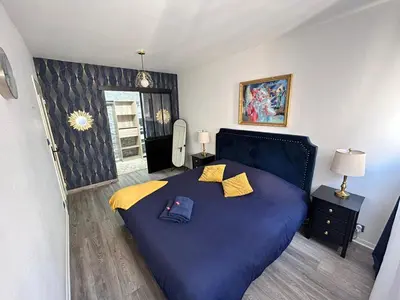 Un ou plusieurs lits dans un hébergement de l'établissement SPACIEUX DUPLEX PRES DES QUAIS DE SEINE LINGE MAISON FOURNI PARKING GRATUIT 4 CHAMBRES bienvenue à vous