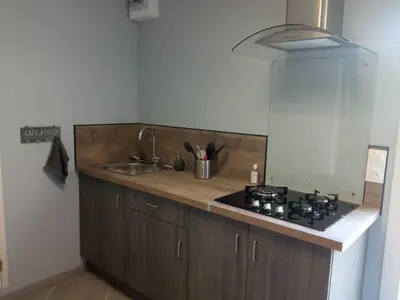 Cuisine ou kitchenette dans l'établissement la maison des taillis