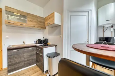 Cuisine ou kitchenette dans l'établissement Thomas F2 moderne au coeur de la Bouille