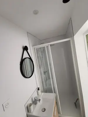 Salle de bains dans l'établissement Studio a 10 min de Rouen - Le Guillaume