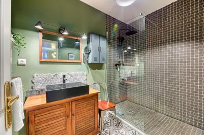 Salle de bains dans l'établissement Vieux Marché Sublime appartement avec ascenseur