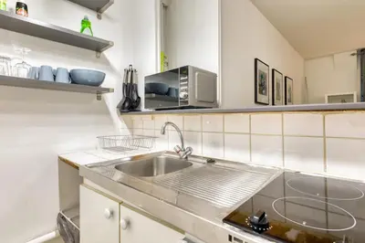 Cuisine ou kitchenette dans l'établissement Le Nicholson votre studio proche cathédrale !