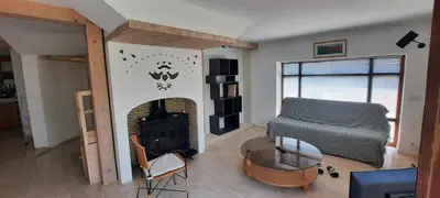 Coin salon dans l'établissement Maison grand jardin 8 personnes