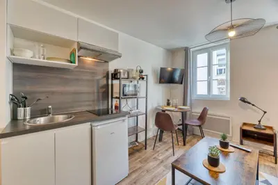 Cuisine ou kitchenette dans l'établissement Le Rémi studio rénové au coeur de Rouen