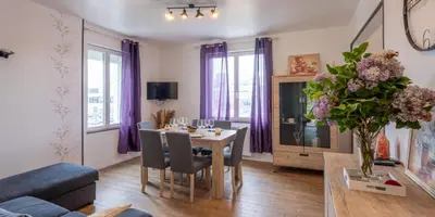 Télévision ou salle de divertissement dans l'établissement Appartement rénové tout confort