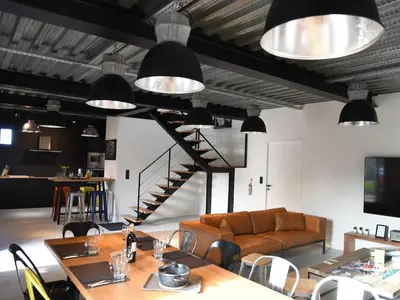 Coin salon dans l'établissement Le Loft - Cocon industriel