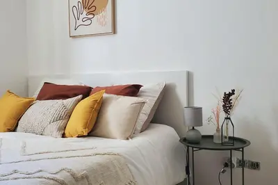 Un ou plusieurs lits dans un hébergement de l'établissement Tulsa Home - Appartement 2 chambres, Charmant et moderne avec terrasse privée