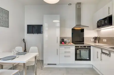 Cuisine ou kitchenette dans l'établissement Hervé maison de ville