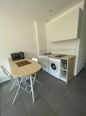 Cuisine ou kitchenette dans l'établissement Studio meuble Kenaya 29m2.