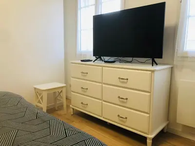 Télévision ou salle de divertissement dans l'établissement LE GITE DE LA GIRAFE CENTRE VILLE LOUVIERS