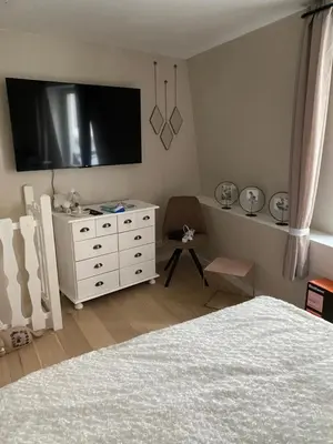 Télévision ou salle de divertissement dans l'établissement Petite maison hyper centre de Dieppe proche plage