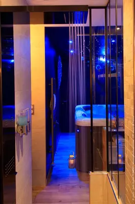 Un ou plusieurs lits dans un hébergement de l'établissement Sweety Loft Suites romantique avec jacuzzi