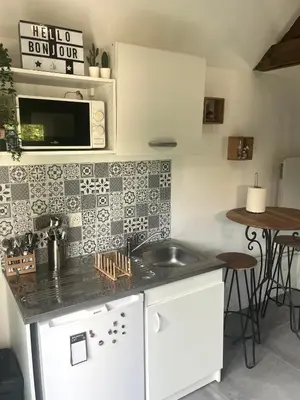 Cuisine ou kitchenette dans l'établissement Studio avec grand jardin + parking