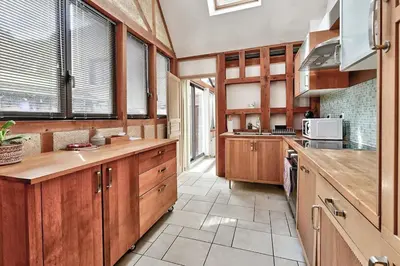 Cuisine ou kitchenette dans l'établissement Maison de ville spacieuse et calme en plein coeur d'Amiens