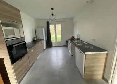 Cuisine ou kitchenette dans l'établissement Gîte Le Rhodo