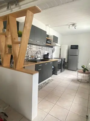 Cuisine ou kitchenette dans l'établissement La Symphorine