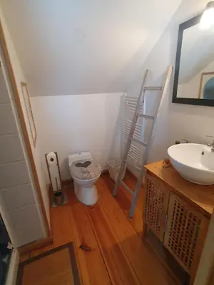 Salle de bains dans l'établissement Maison spacieuse