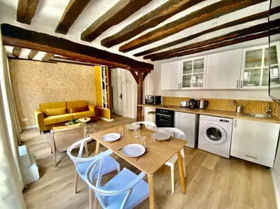 Cuisine ou kitchenette dans l'établissement Le Mimosa