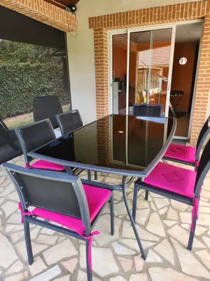 Coin salon dans l'établissement Chambre chez particulier avec petit déjeuner, piscine, pool house