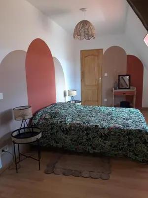Un ou plusieurs lits dans un hébergement de l'établissement Chambre d'hôtes chez CBL déco une pause charmante en normandie