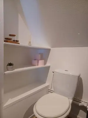 Salle de bains dans l'établissement Le Citadin aéroport Beauvais Paris