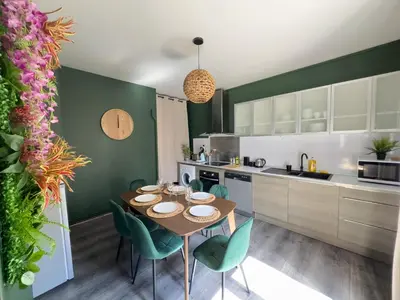 Cuisine ou kitchenette dans l'établissement Jungle Urbain- Sauna - Ciné - Hamac - Hyper centre