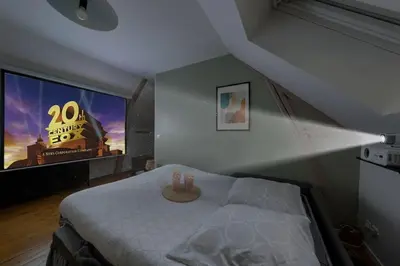 Un ou plusieurs lits dans un hébergement de l'établissement Cocon Forestier - Home cinema- Netflix free - Proche aéroport Beauvais, Chantilly, forêt de Hez-Froidmont, parking public gratuit, Wifi & Netflix