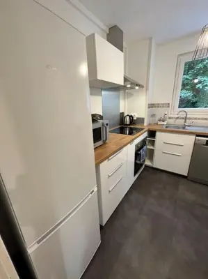 Cuisine ou kitchenette dans l'établissement Appartement 4 pers. avec parking gratuit sur place Petit Couronne