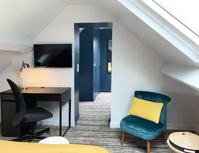 Télévision ou salle de divertissement dans l'établissement Maison et Jardin - Chambre Cosy