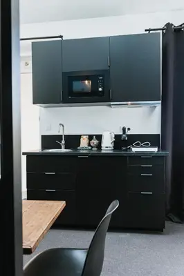Cuisine ou kitchenette dans l'établissement Studio L'écume - Accès Piscine