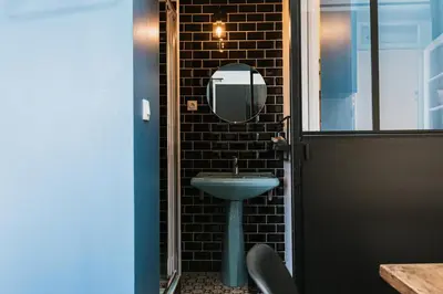 Salle de bains dans l'établissement Studio L'écume - Accès Piscine
