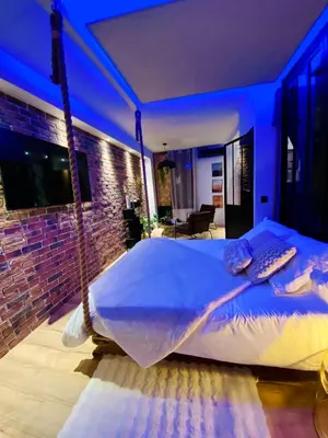 Un ou plusieurs lits dans un hébergement de l'établissement Saphir Spa - Sauna Balnéo Chromothérapie Massage