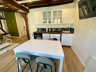 Cuisine ou kitchenette dans l'établissement L’Eucalyptus