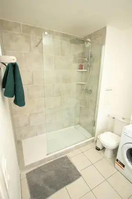 Salle de bains dans l'établissement T2 au calme proche gare, parking privé