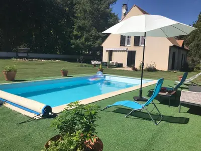Piscine de l'établissement o tour de l'eau ou située à proximité