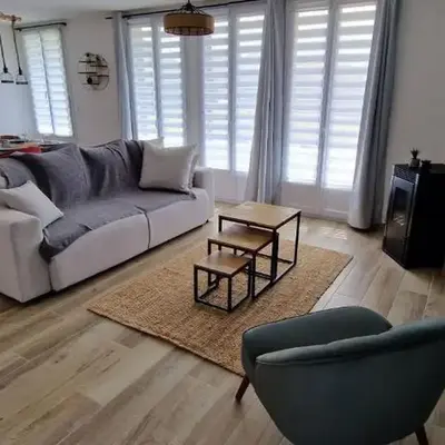 House for 4 To 6 Peoplec