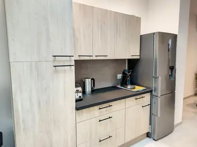 Cuisine ou kitchenette dans l'établissement Maison proche centre ville clim jardin wifi 8 personnes