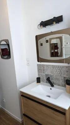 Salle de bains dans l'établissement Chez Pépère