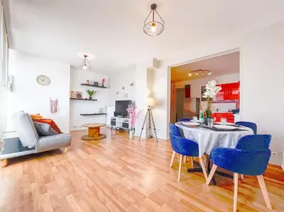Cuisine ou kitchenette dans l'établissement Apt T3 lumineux & Confort *Proche Centre-ville*
